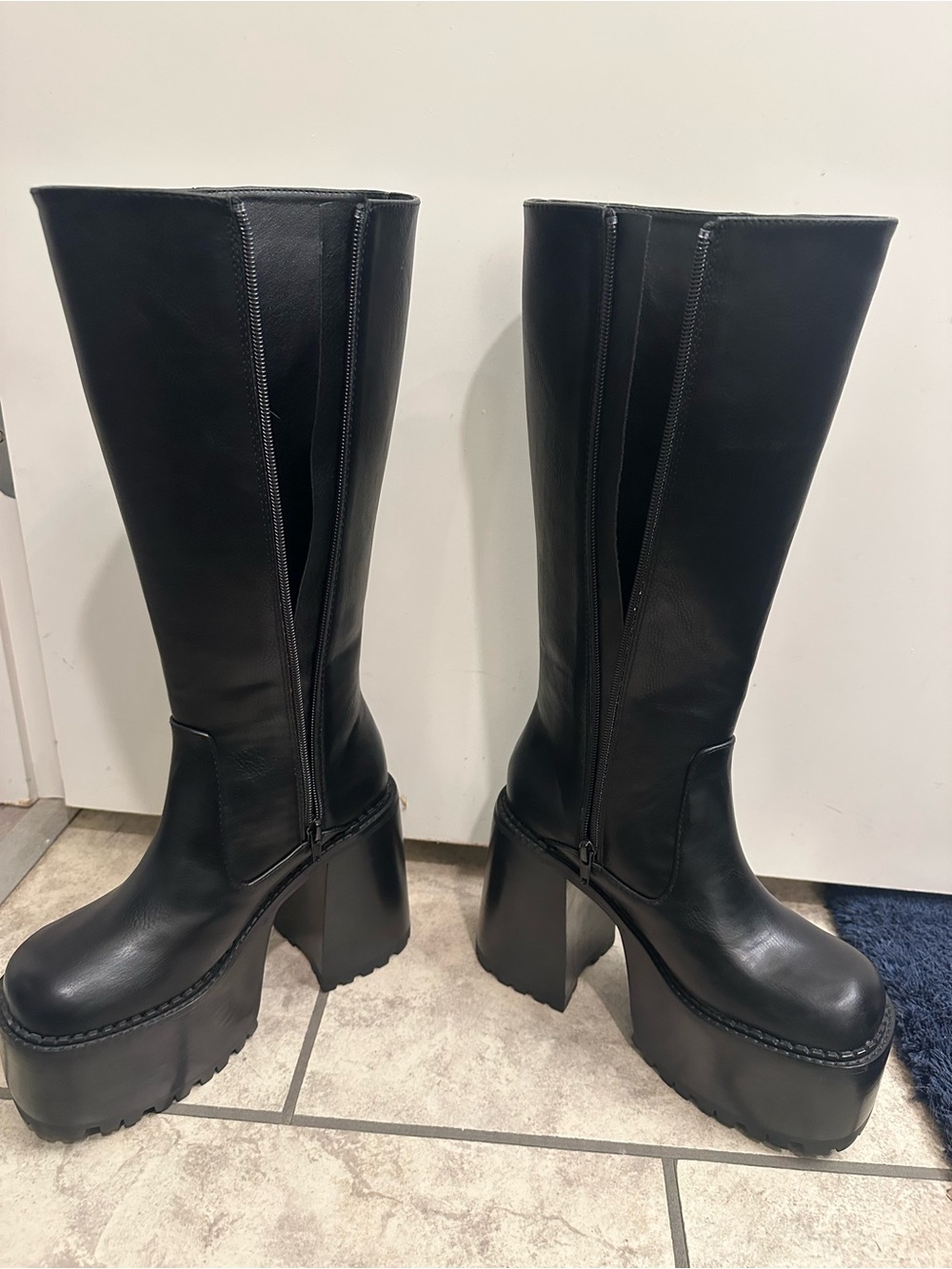 dELiA*s Miles To Go Platform Boots - BLACK / US 7 - Picture 2 of 6